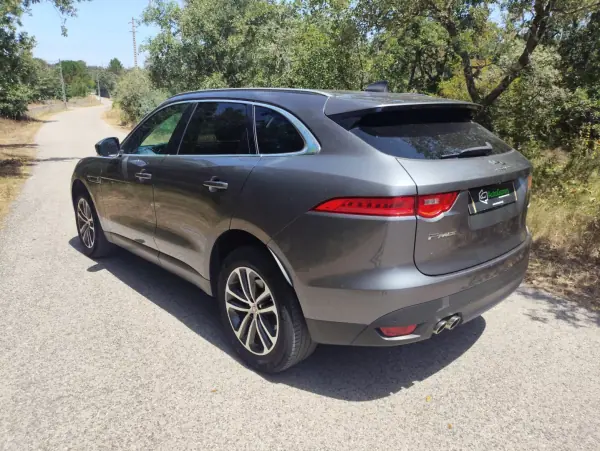 Jaguar F-Pace 2018 - 20900 EUR, 226300 km - AUTO.MOTO.pt - 226300km - foto 12 de 24