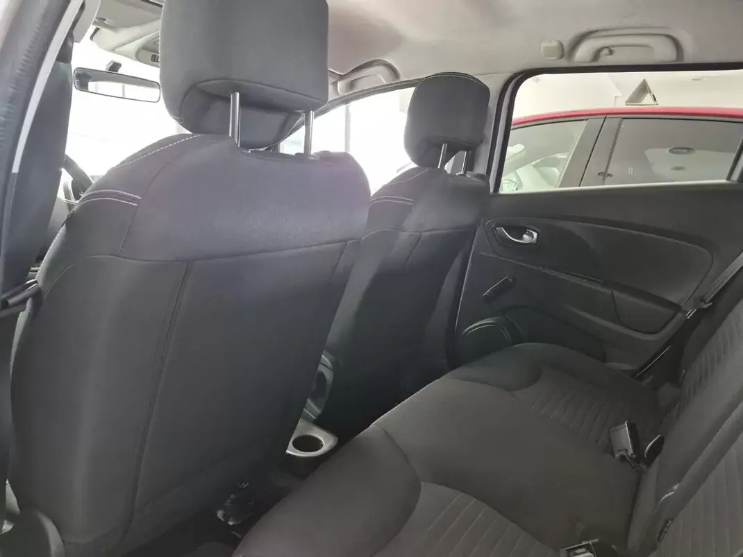 Renault Clio Sport Tourer 2018 - 11250 EUR, 87756 km - AUTO.MOTO.pt - 87756km - foto 17 de 30