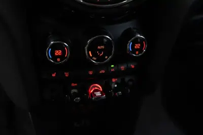 MINI 5 Portas 2017 - 14950 EUR, 89000 km - AUTO.MOTO.pt - 89000km - foto 34 de 36