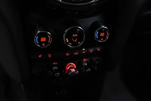 MINI 5 Portas 2017 - 14950 EUR, 89000 km - AUTO.MOTO.pt - 89000km - foto 34 de 36