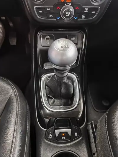Jeep Compass 2018 - 17250 EUR, 110000 km - AUTO.MOTO.pt - 110000km - foto 32 de 34