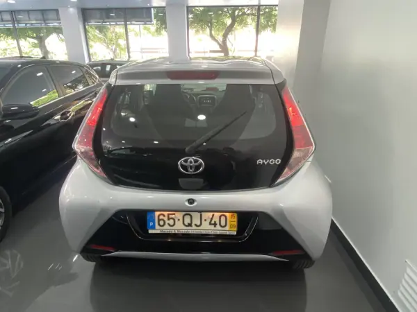 Toyota Aygo 2015 - 9850 EUR, 116267 km - AUTO.MOTO.pt - 116267km - foto 9 de 34