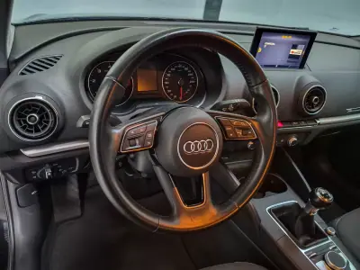 Audi A3 Sportback 2019 - 20700 EUR, 122935 km - AUTO.MOTO.pt - 122935km - foto 9 de 11