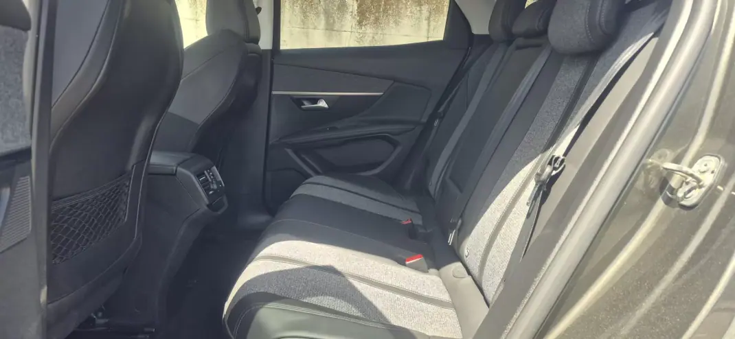 Peugeot 3008 2018 - 16950 EUR, 136000 km - 136000km - foto 7 de 28