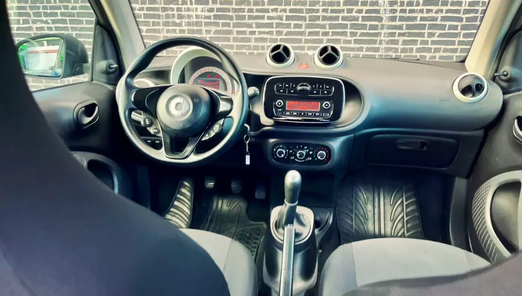 Smart Fortwo Cabrio 2015 - 9250 EUR, 176000 km - AUTO.MOTO.pt - 176000km - foto 2 de 12