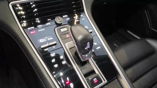 Porsche Panamera 2016 - 62500 EUR, 186989 km - AUTO.MOTO.pt - 186989km - foto 53 de 69