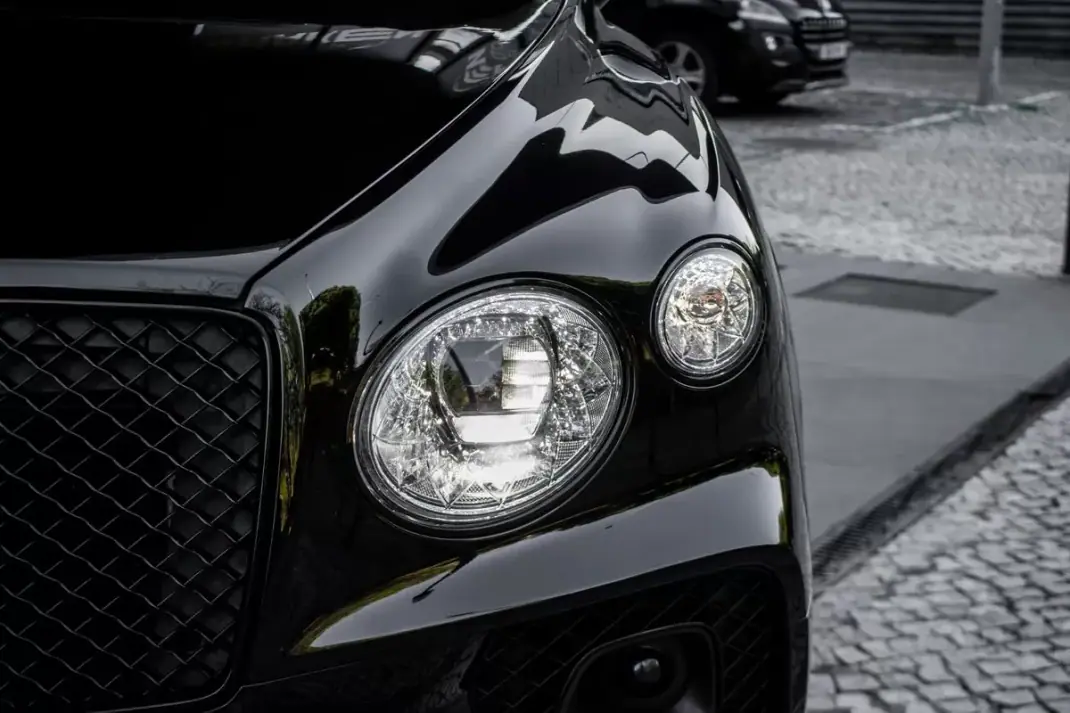 Bentley Bentayga 2022 - 210000 EUR, 70942 km - AUTO.MOTO.pt - 70942km - foto 8 de 57