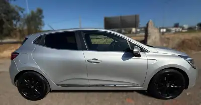 Renault Clio 2020 - 13480 EUR, 93000 km - AUTO.MOTO.pt - 93000km - foto 30 de 33