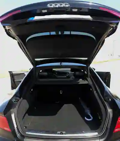 Audi A7 Sportback 2012 - 20000 EUR, 200000 km - AUTO.MOTO.pt - 200000km - foto 11 de 12