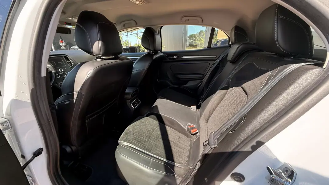 Renault Mégane 2016 - 8990 EUR, 208000 km - AUTO.MOTO.pt - 208000km - foto 18 de 27