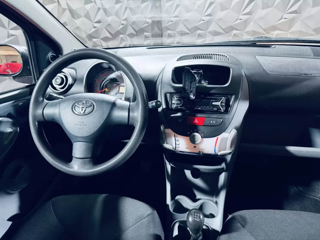 Toyota Aygo 2005 - 3990 EUR, 93218 km - AUTO.MOTO.pt - 93218km - foto 12 de 20