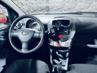Toyota Aygo 2005 - 3990 EUR, 93218 km - AUTO.MOTO.pt - 93218km - foto 12 de 20