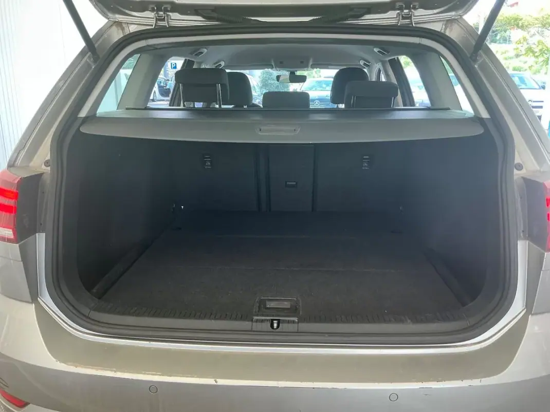 Volkswagen Golf Variant 2018 - 10490 EUR, 282332 km - 282332km - foto 9 de 11