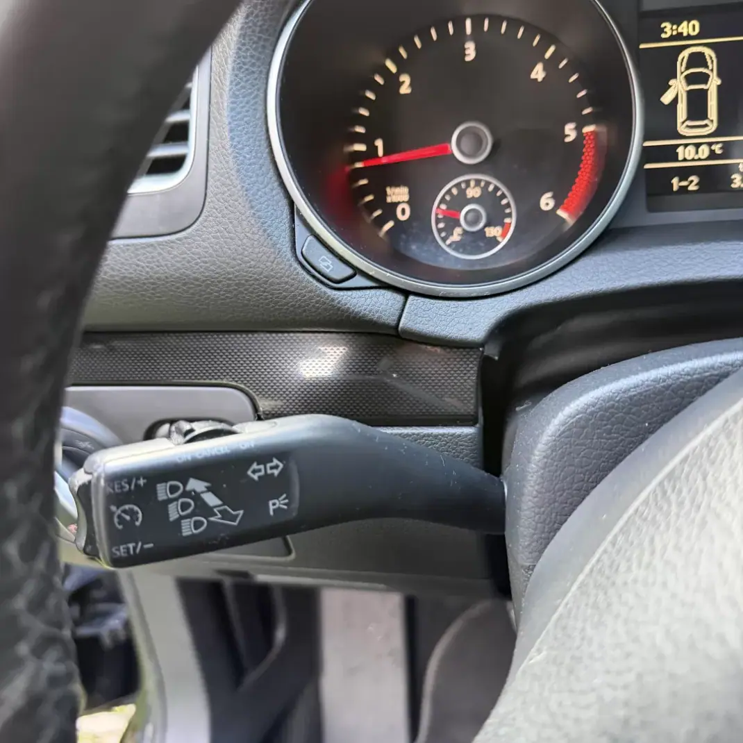 Volkswagen Golf Plus 2009 - 7990 EUR, 333000 km - AUTO.MOTO.pt - 333000km - foto 13 de 19