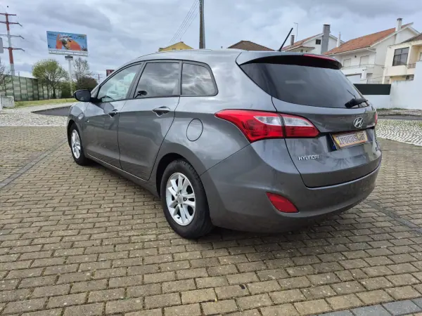 Hyundai i30 SW 2013 - 6890 EUR, 200850 km - AUTO.MOTO.pt - 200850km - foto 6 de 19