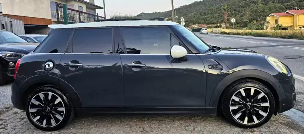 MINI Cooper 2015 - 21500 EUR, 94000 km - AUTO.MOTO.pt - 94000km - foto 29 de 34