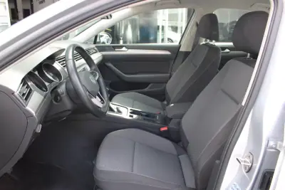 Volkswagen Passat 2021 - 21900 EUR, 22076 km - AUTO.MOTO.pt - 22076km - foto 9 de 44
