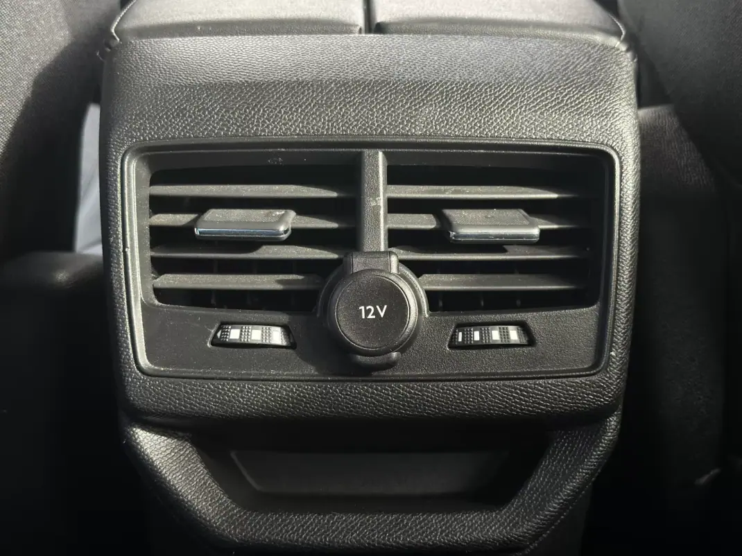 Peugeot 3008 2019 - 15990 EUR, 97900 km - AUTO.MOTO.pt - 97900km - foto 29 de 31