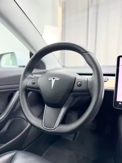 Tesla Model 3 2019 - 22750 EUR, 159999 km - AUTO.MOTO.pt - 159999km - foto 19 de 23