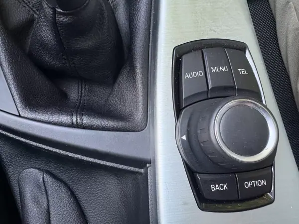 BMW 318 2016 - 15250 EUR, 172000 km - AUTO.MOTO.pt - 172000km - foto 9 de 27