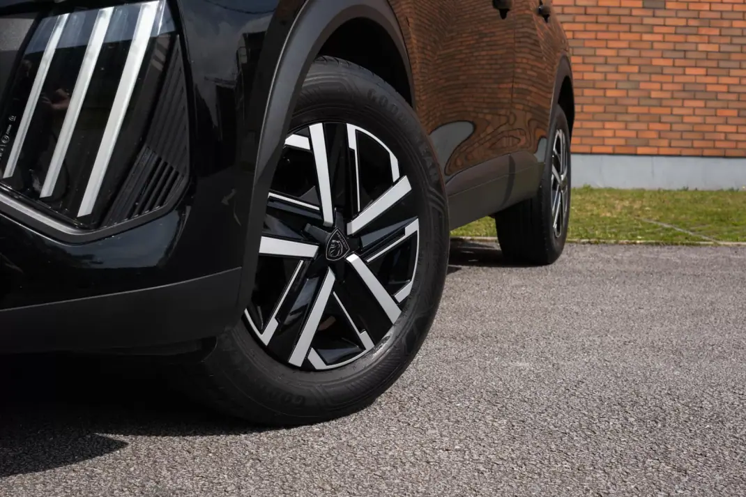 Peugeot 2008 2023 - 19750 EUR, 40500 km - AUTO.MOTO.pt - 40500km - foto 5 de 20