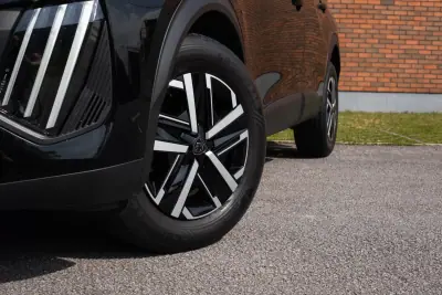 Peugeot 2008 2023 - 19750 EUR, 40500 km - AUTO.MOTO.pt - 40500km - foto 5 de 20