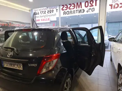 Toyota Yaris 2012 - 7900 EUR, 160000 km - AUTO.MOTO.pt - 160000km - foto 8 de 16
