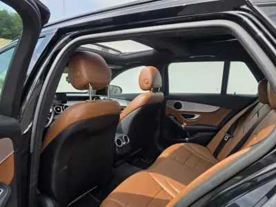 Mercedes-Benz C 300 2019 - 28490 EUR, 230000 km - AUTO.MOTO.pt - 230000km - foto 9 de 17