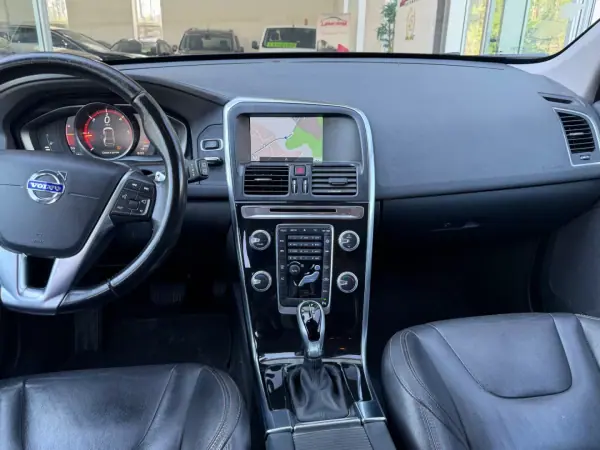 Volvo XC 60 2017 - 21499 EUR, 132121 km - AUTO.MOTO.pt - 132121km - foto 11 de 28
