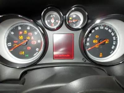 Opel Astra Sports Tourer 2016 - 7490 EUR, 250000 km - AUTO.MOTO.pt - 250000km - foto 19 de 49