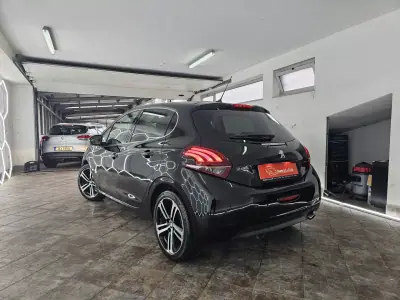 Peugeot 208 2019 - 11950 EUR, 90328 km - AUTO.MOTO.pt - 90328km - foto 8 de 90
