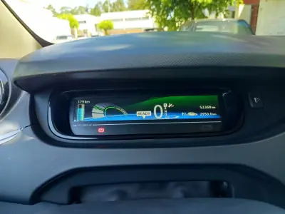 Renault Zoe 2019 - 12490 EUR, 52400 km - AUTO.MOTO.pt - 52400km - foto 14 de 17