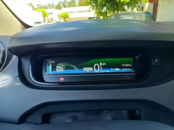 Renault Zoe 2019 - 12490 EUR, 52400 km - AUTO.MOTO.pt - 52400km - foto 14 de 17