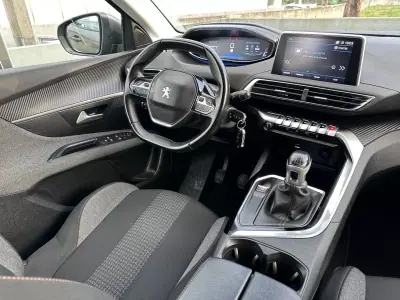 Peugeot 3008 2019 - 13900 EUR, 180000 km - AUTO.MOTO.pt - 180000km - foto 21 de 45