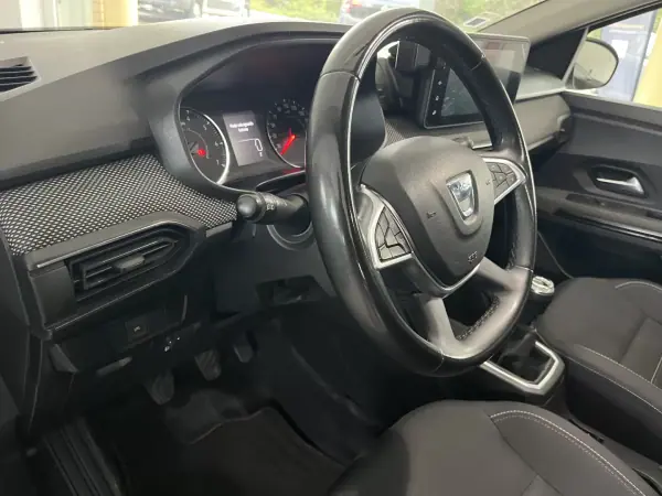 Dacia Jogger 2022 - 14900 EUR, 173000 km - AUTO.MOTO.pt - 173000km - foto 7 de 12