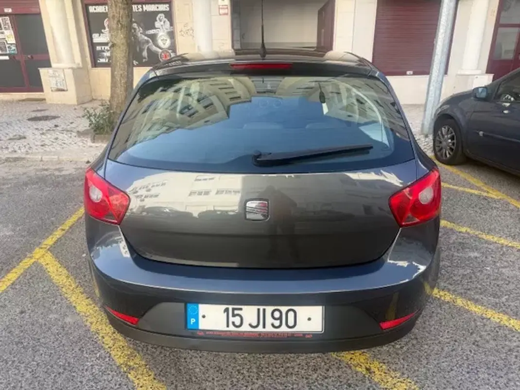 SEAT Ibiza 2010 - 5750 EUR, 156000 km - AUTO.MOTO.pt - 156000km - foto 11 de 33