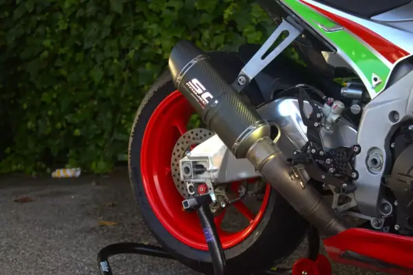 Aprilia Tuono 125 Base 2016 - 9750 EUR, 12400 km - AUTO.MOTO.pt - 12400km - foto 7 de 12