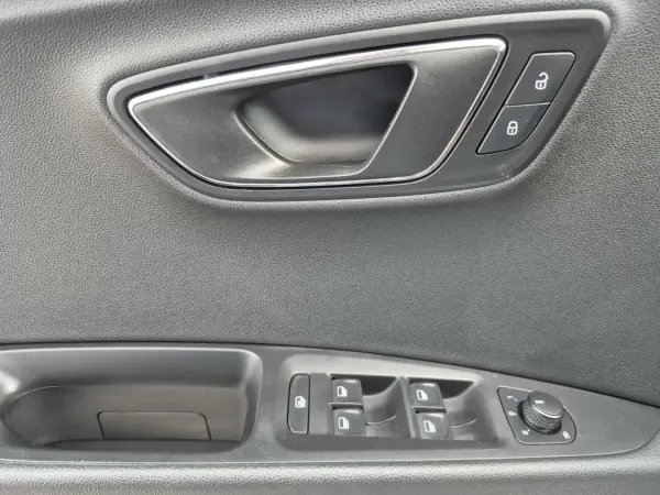 SEAT Leon 2014 - 13900 EUR, 222880 km - AUTO.MOTO.pt - 222880km - foto 8 de 21
