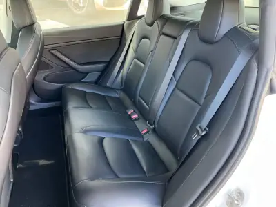 Tesla Model 3 2020 - 23900 EUR, 107000 km - AUTO.MOTO.pt - 107000km - foto 9 de 14