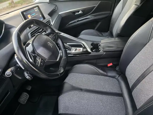 Peugeot 5008 2018 - 17750 EUR, 125000 km - AUTO.MOTO.pt - 125000km - foto 31 de 36
