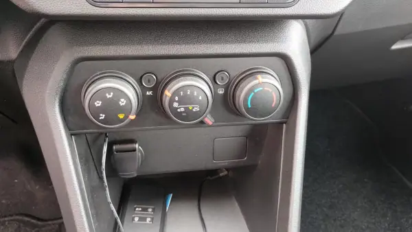 Dacia Sandero 2022 - 13950 EUR, 59000 km - AUTO.MOTO.pt - 59000km - foto 30 de 35