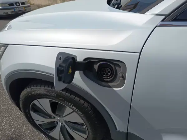 Volvo XC 40 2020 - 23990 EUR, 116700 km - AUTO.MOTO.pt - 116700km - foto 12 de 26