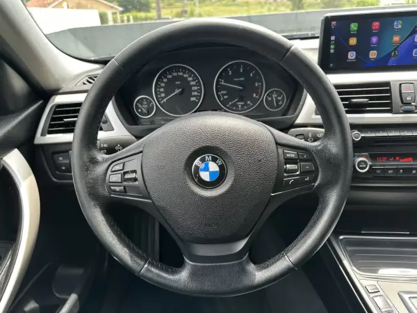 BMW 318 2015 - 13900 EUR, 173000 km - AUTO.MOTO.pt - 173000km - foto 30 de 62