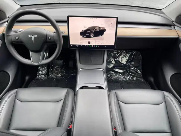Tesla Model Y 2022 - 39900 EUR, 39000 km - 39000km - foto 8 de 11