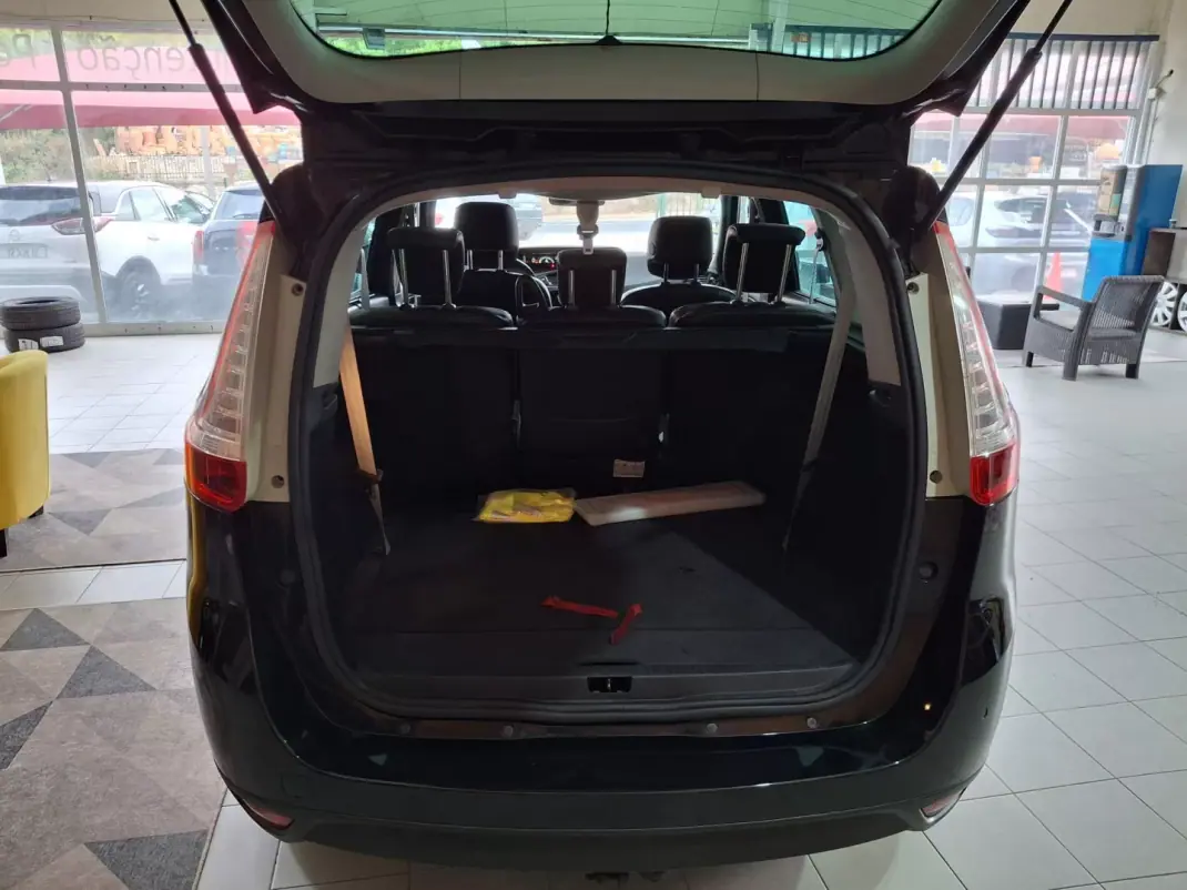 Renault Grand Scénic 2015 - 10980 EUR, 179000 km - AUTO.MOTO.pt - 179000km - foto 6 de 19