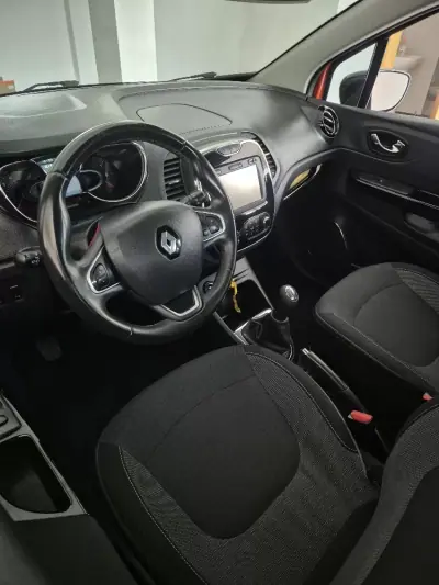 Renault Captur 2017 - 14750 EUR, 130625 km - AUTO.MOTO.pt - 130625km - foto 6 de 8