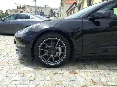 Tesla Model 3 2022 - 32490 EUR, 88297 km - AUTO.MOTO.pt - 88297km - foto 7 de 19