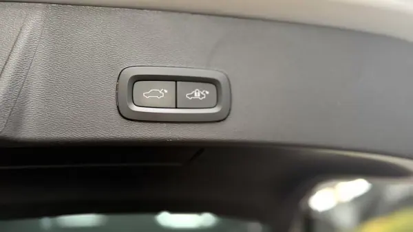 Volvo XC 40 2023 - 31500 EUR, 82000 km - AUTO.MOTO.pt - 82000km - foto 11 de 24