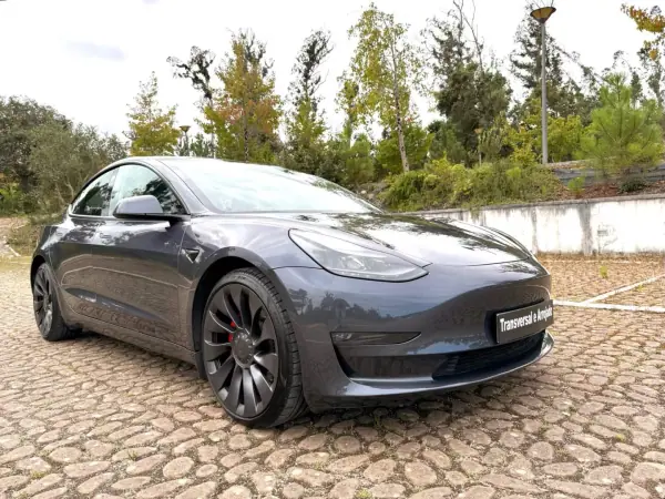 Tesla Model 3 2021 - 29900 EUR, 128000 km - 128000km - foto 25 de 26