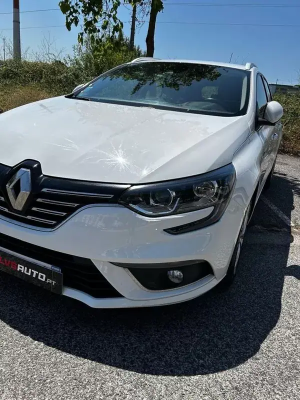 Renault Mégane 2019 - 14250 EUR, 135000 km - AUTO.MOTO.pt - 135000km - foto 3 de 39